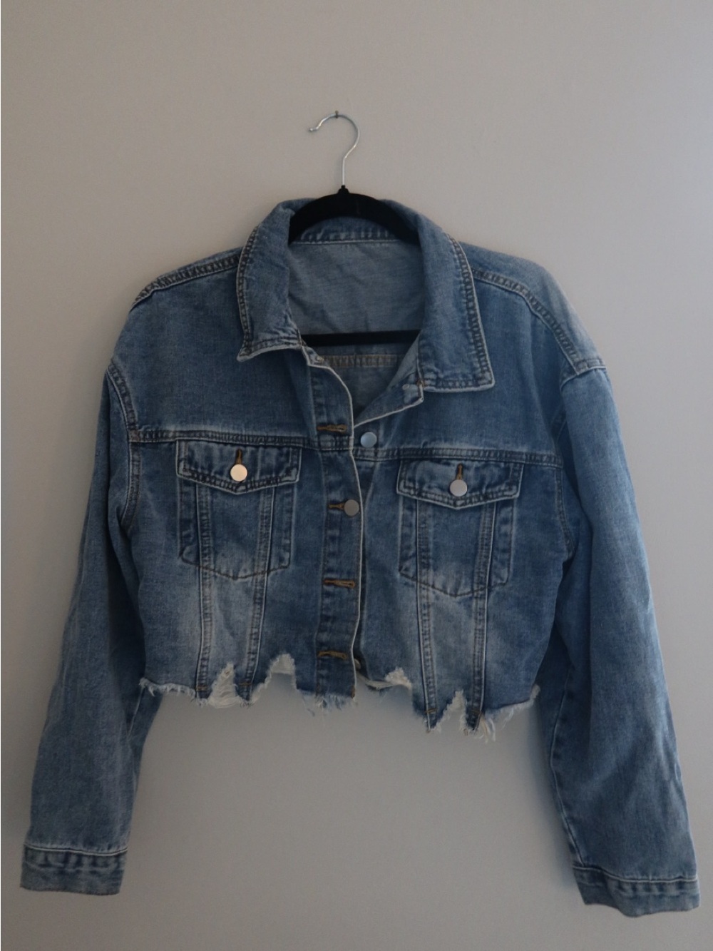 Cropped Light Wash Denim Jacket - Blue